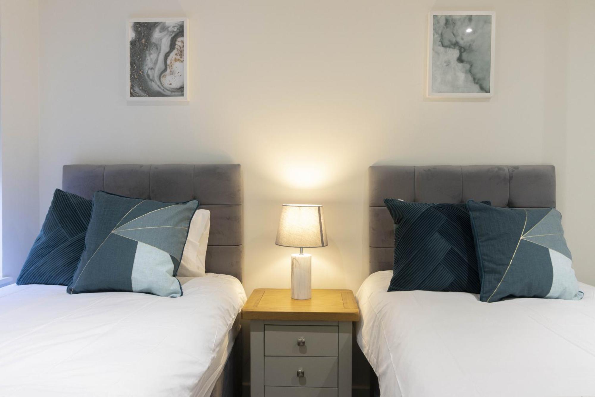 Linacre 1&2 - One And Two Bed Flat Behind The Cathedral With Free Parking And Fast Wifi Leilighet Exeter Rom bilde